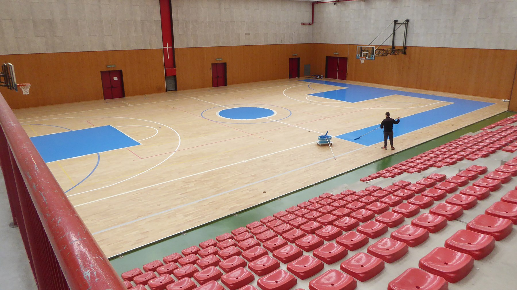 中原职业技术学院体育馆篮球场木地板地面工程施工