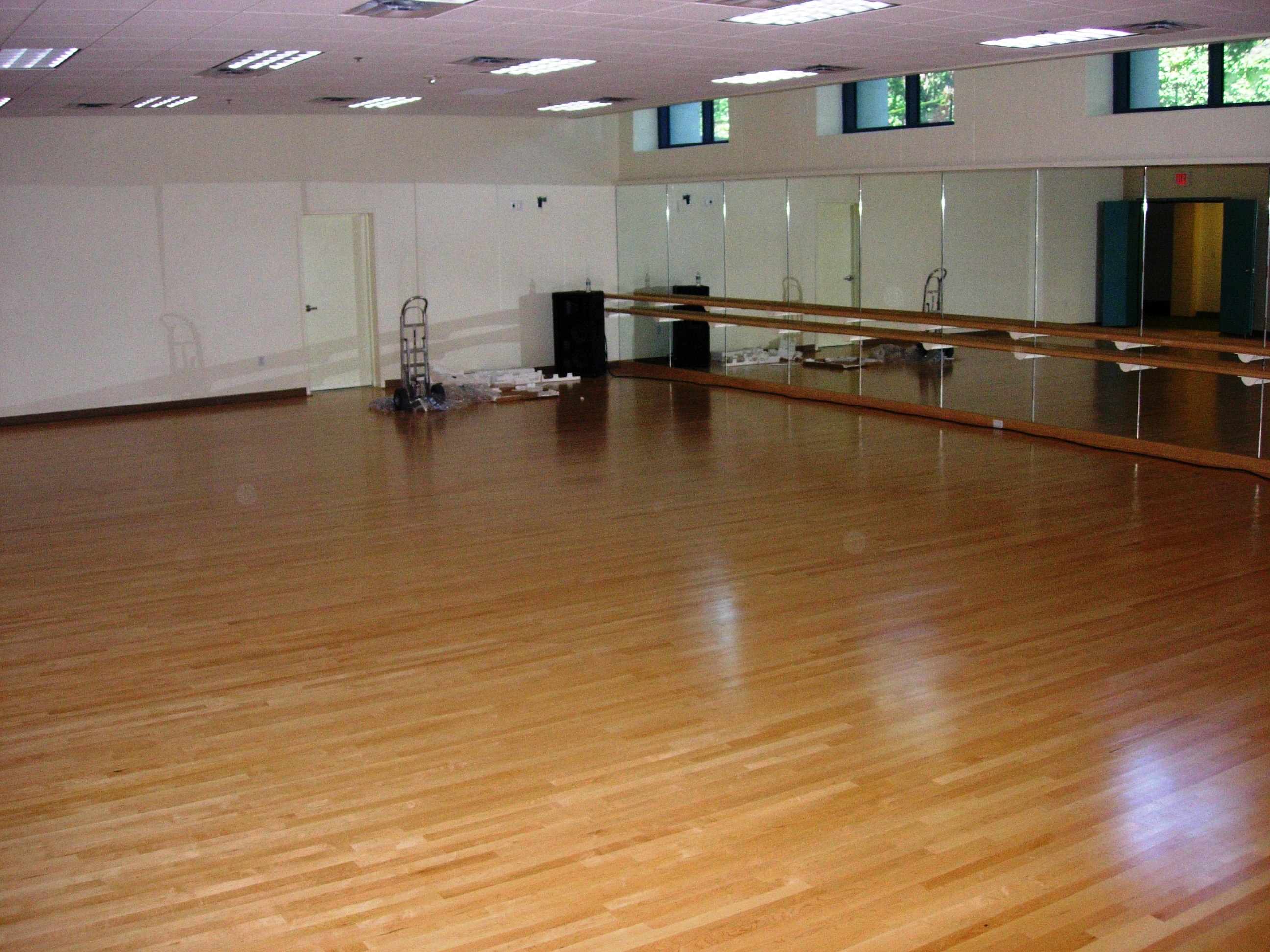 河南省漯河艺翎舞蹈教室铺设完成(图1)